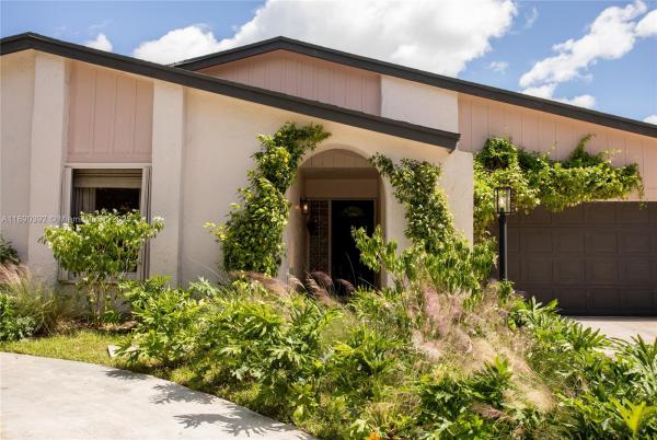 10605 SW 132nd Ct, Unincorporated Dade County, Florida 33186, image 1