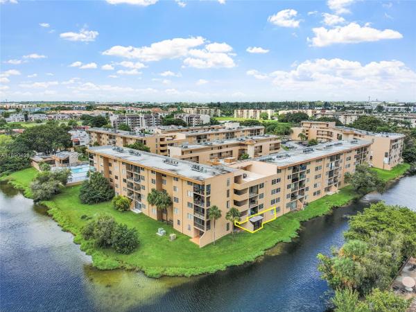 Pineside, 8895 Fontainebleau Blvd #107, Fountainebleau, Florida 33172, image 2