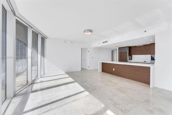 Icon Brickell Tower 1, 465 Brickell Ave #4201, Miami, Florida 33131, image 2
