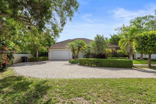 9339 SW 98th Pl, Unincorporated Dade County, Florida 33176, image 1