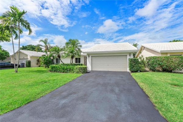 Cameo Woods, 5667 Cameo Dr N, Boca Raton, Florida 33433, image 1
