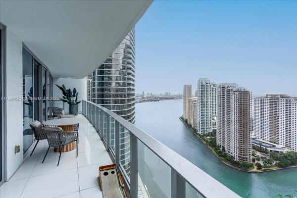 Epic Hotel & Residences, 200 Biscayne Boulevard Way #3608, Miami, Florida 33131, image 2