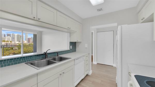 The Metropolitan, 2475 Brickell Ave #803, Miami, Florida 33129, image 1