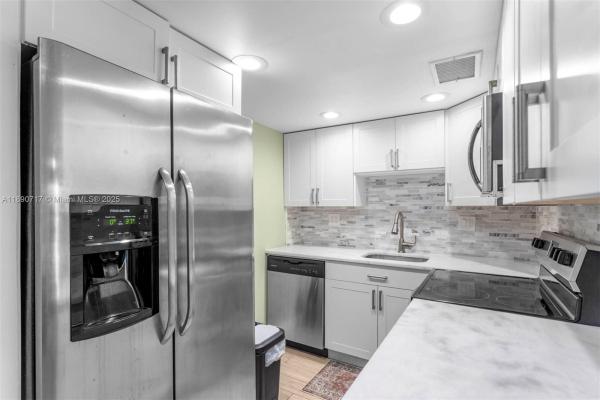Bristol At River Shores, 2970 NE 16th Ave #208, Oakland Park, Florida 33334, image 2