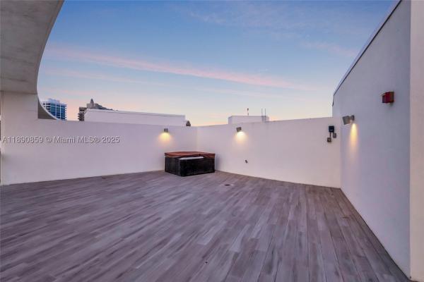 Peloro, 6620 Indian Creek Dr #711, Miami Beach, Florida 33141, image 2