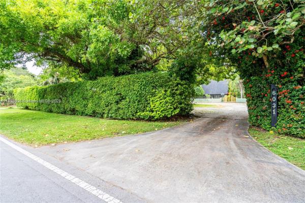 6031 SW 82nd Ave, Unincorporated Dade County, Florida 33143, image 1