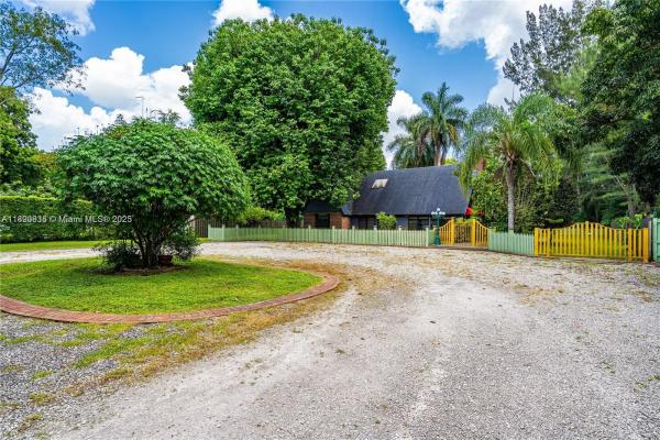 Sunkist Estates, 6031 SW 82nd Ave, Glenvar Heights, Florida 33143, image 3