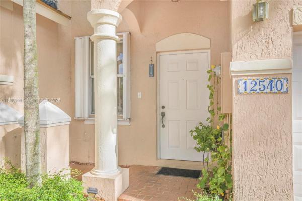 Kendall Breeze South, 12540 SW 125th St, Kendall, Florida 33186, image 2
