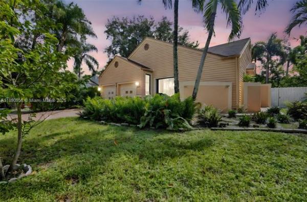 Cinnamon Place At Honeywoods, 8330 SW 12th St, Pembroke Pines, Florida 33025, image 1