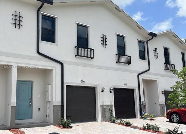 Regal Palm Square, 606 SW 12th St, Florida City, Florida 33034, image 1