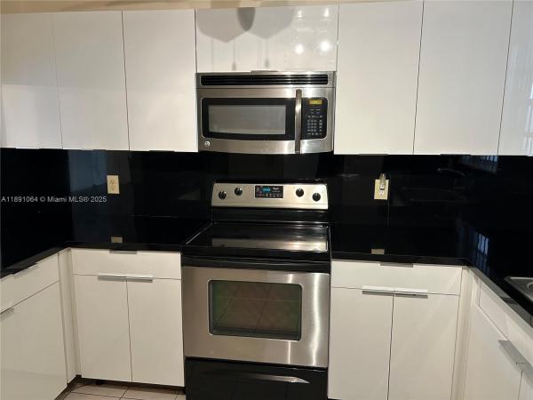 Live Oak Of Pine Island Ridge, 9430 Live Oak Pl #404, Davie, Florida 33324, image 2
