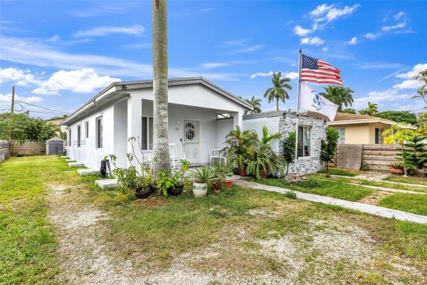 Tatum Ridgedale, 110 NE 9th Ct, Homestead, Florida 33030, image 2