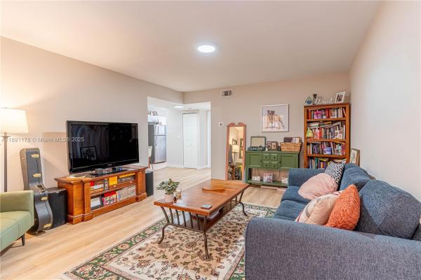 Marilyn's, 2921 SW 10th St #26, Miami, Florida 33135, image 1