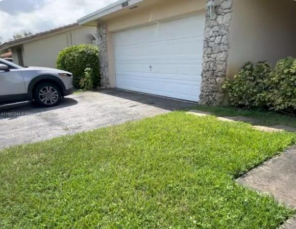 Bonaventure Lakes, 16628 Golfview Dr, Weston, Florida 33326, image 2