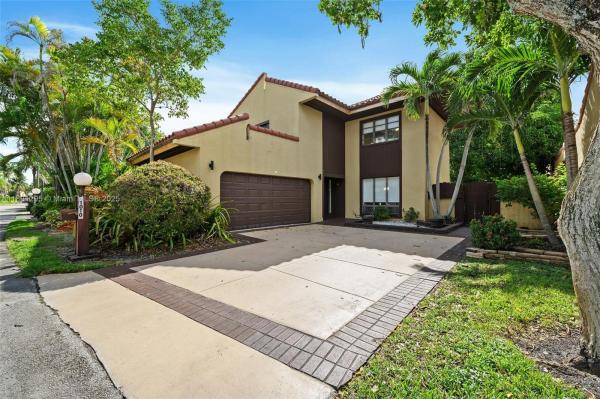 1010 NE 204th Ter, Unincorporated Dade County, Florida 33179, image 1