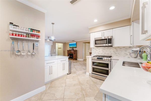 Windward Isle, 11541 NW 35th St, Sunrise, Florida 33323, image 2