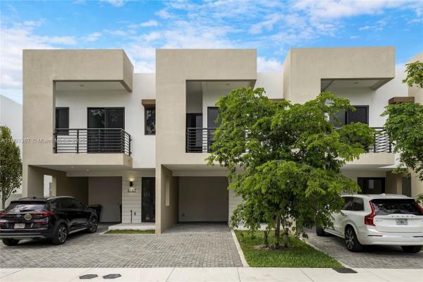 Oaks Place, Dania Beach, Florida 33314, image 1