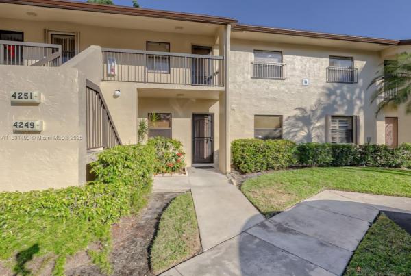 Karanda Village 2, 4249 Carambola Cir S #2698, Coconut Creek, Florida 33066, image 1