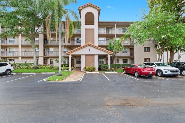 Cambridge At Century Village, 1251 SW 125th Ave #211T, Pembroke Pines, Florida 33027, image 2