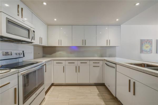 Brickell Place, 1901 Brickell Ave #B413, Miami, Florida 33129, image 1