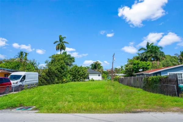 1453 NE 117th St, Unincorporated Dade County, Florida 33161, image 1