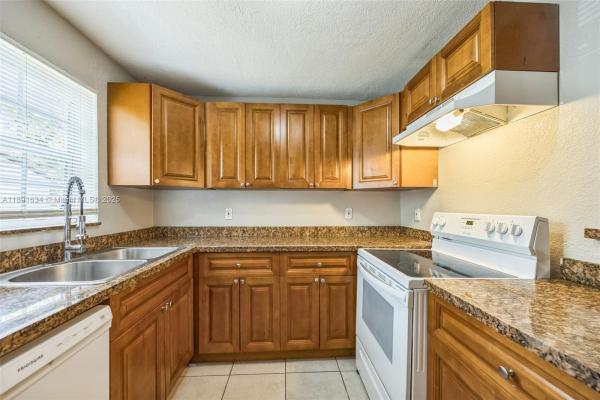 Palm Lane Villa, 2515 N 66th Ave, Hollywood, Florida 33024, image 3