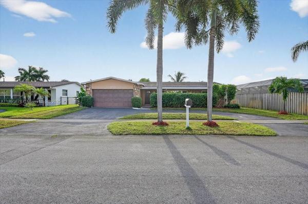 Pembroke Lakes, 1621 NW 110th Ter, Pembroke Pines, Florida 33026, image 1