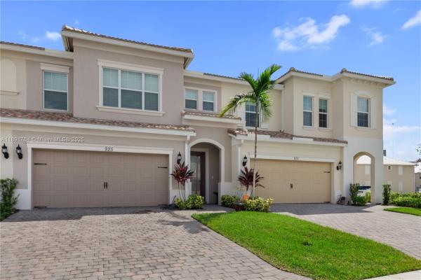 Parkview At Hillcrest, 925 Banyan Dr, Hollywood, Florida 33021, image 1