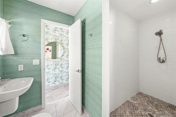Sunset Lake, 2701 N Bay Rd, Miami Beach, Florida 33140, image 1