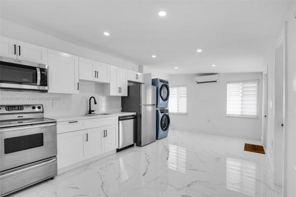 Grapeland, 2999 SW 17th St, Miami, Florida 33145, image 1