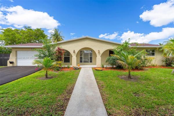 14263 SW 76th St, Unincorporated Dade County, Florida 33183, image 1