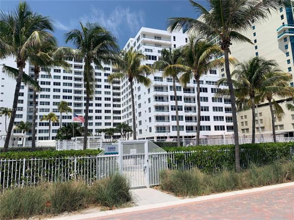 The Carriage Club, 5005 Collins Ave, Miami Beach, Florida 33140, image 1