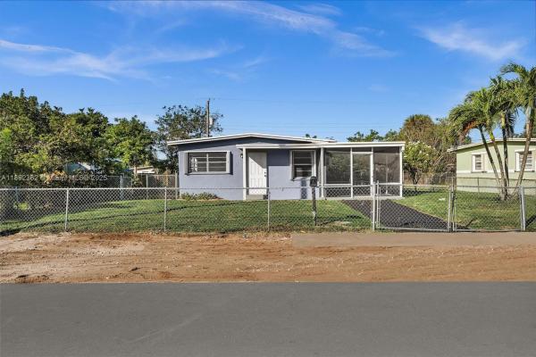 Boulevard Gardens, 137 NW 29th Ave, Fort Lauderdale, Florida 33311, image 1