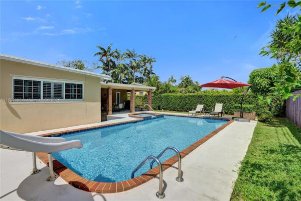 Darlington Manor, 6001 SW 94th Pl, Sunset, Florida 33173, image 2