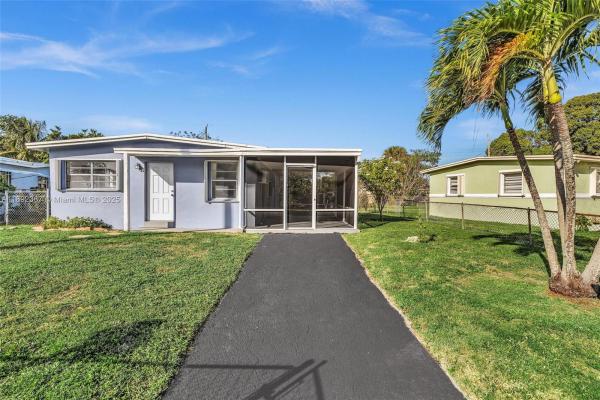 Boulevard Gardens, 137 NW 29th Ave, Fort Lauderdale, Florida 33311, image 2