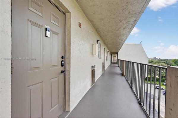 Rolling Hills Golf And Tennis Club, 3150 W Rolling Hills Cir #703, Davie, Florida 33328, image 2