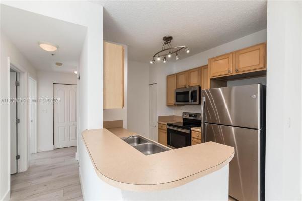 Valencia, 6001 SW 70 St #609, South Miami, Florida 33143, image 1