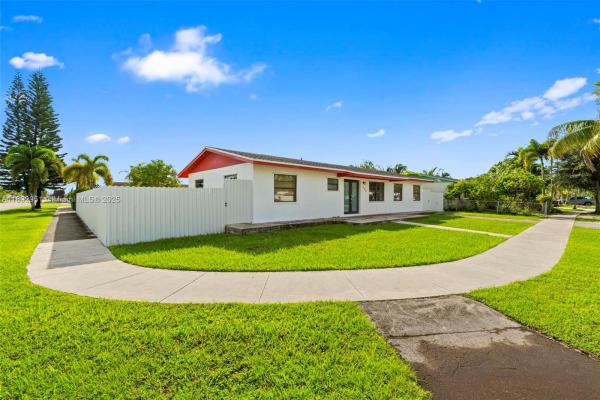 Palmland Homes South, 30205 SW 154th Ct, Leisure City, Florida 33033, image 2