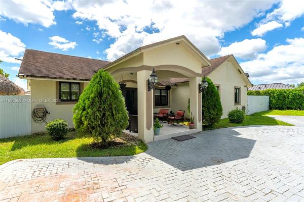 12540 SW 219th St, Unincorporated Dade County, Florida 33170, image 1
