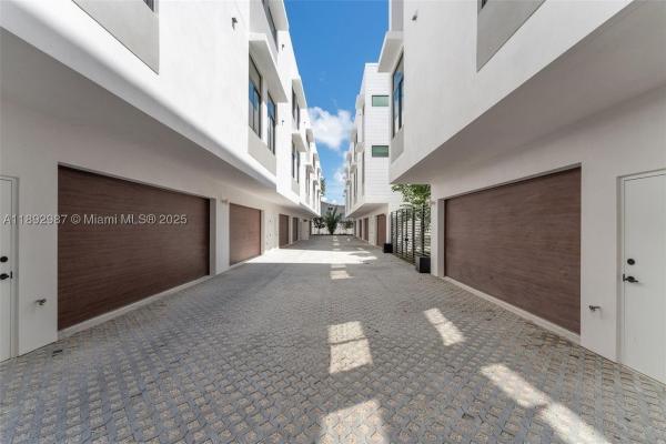 Lemon City Whites, 531 NE 61st St, Miami, Florida 33137, image 1