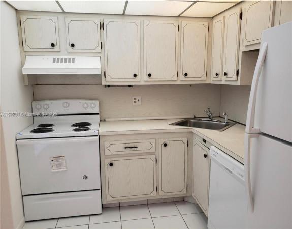 Bermuda Club, 6150 NW 62nd St #308, Tamarac, Florida 33319, image 2