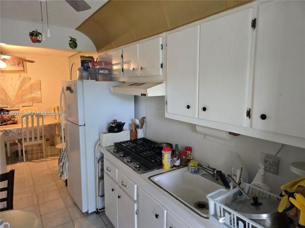 Romont South, 20310 NE 2nd Ave #15, Miami Gardens, Florida 33179, image 1