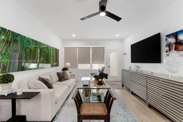 The Esquire House, 4720 Pine Tree Dr #2, Miami Beach, Florida 33140, image 1
