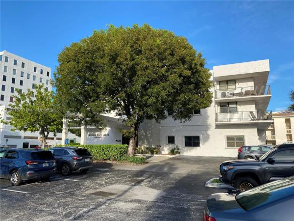 Golden Isles Lakes, 1900 Diana Dr #3D, Hallandale Beach, Florida 33009, image 1