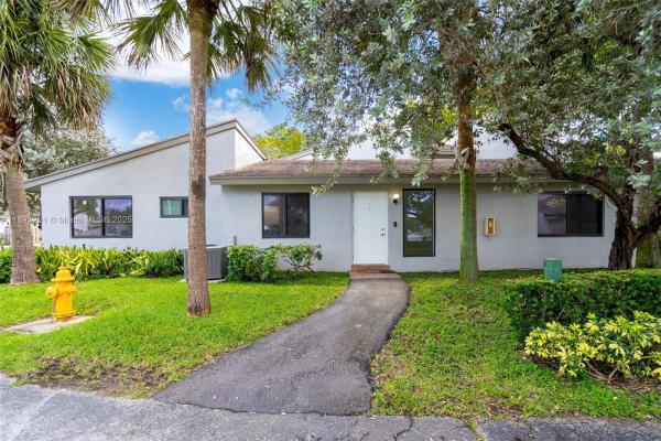 10669 SW 113 Pl 84z #84Z, Unincorporated Dade County, Florida 33176, image 1