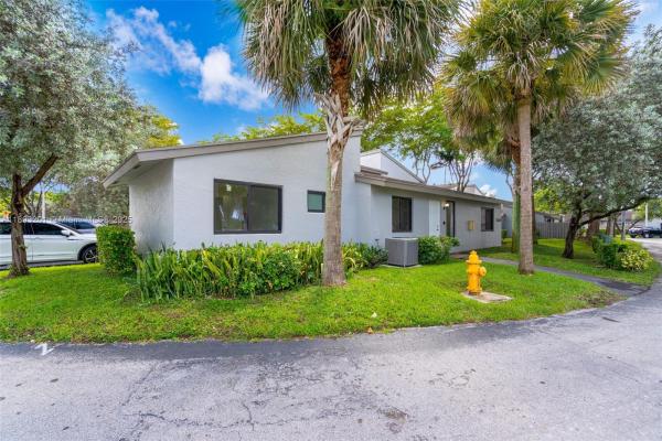 Greenglades, 10669 SW 113th Pl #84Z, Kendall, Florida 33176, image 2