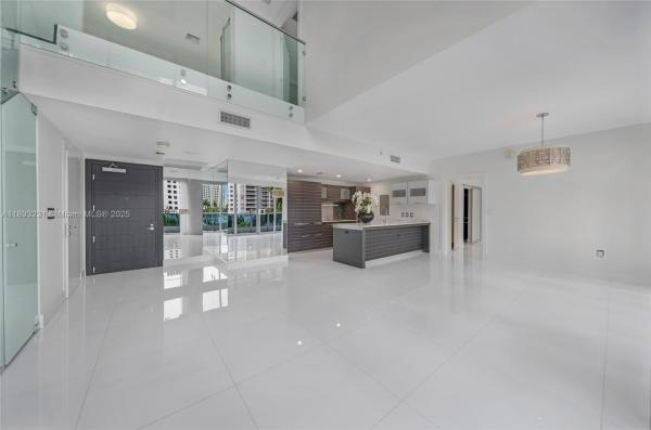 Epic Hotel & Residences, 200 Biscayne Boulevard Way #305, Miami, Florida 33131, image 1