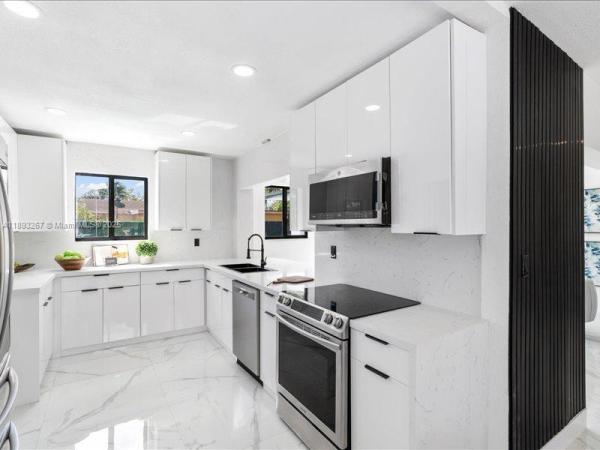 Highland Manor, 230 NE 175th Ter, North Miami Beach, Florida 33162, image 3