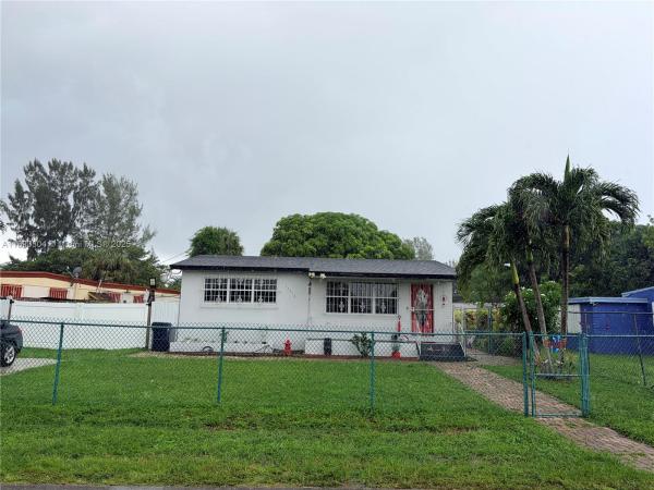 12510 W Golf Dr, Unincorporated Dade County, Florida 33167, image 1