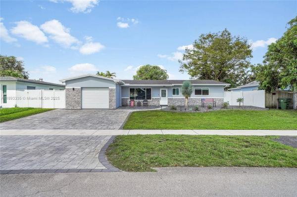 Pasadena Lakes, 521 NW 93rd Ter, Pembroke Pines, Florida 33024, image 1